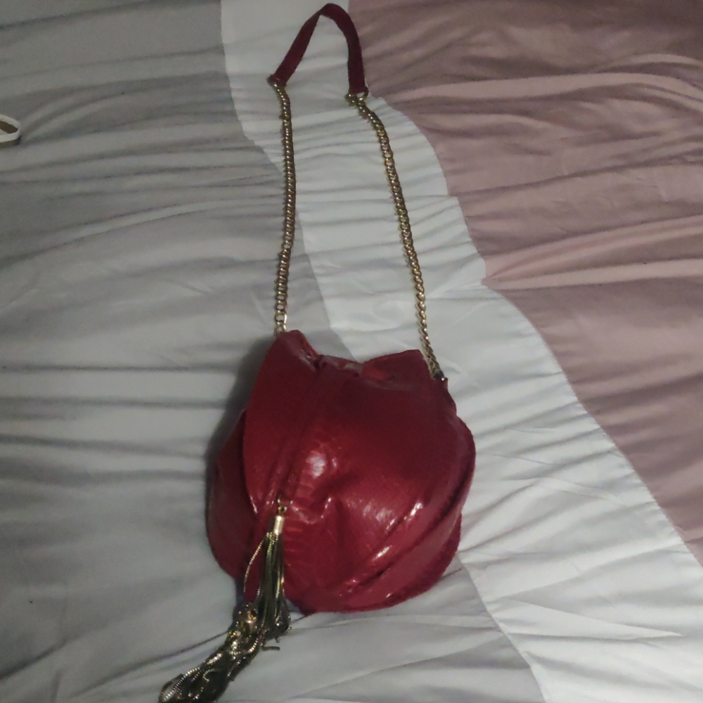 Cache red purse